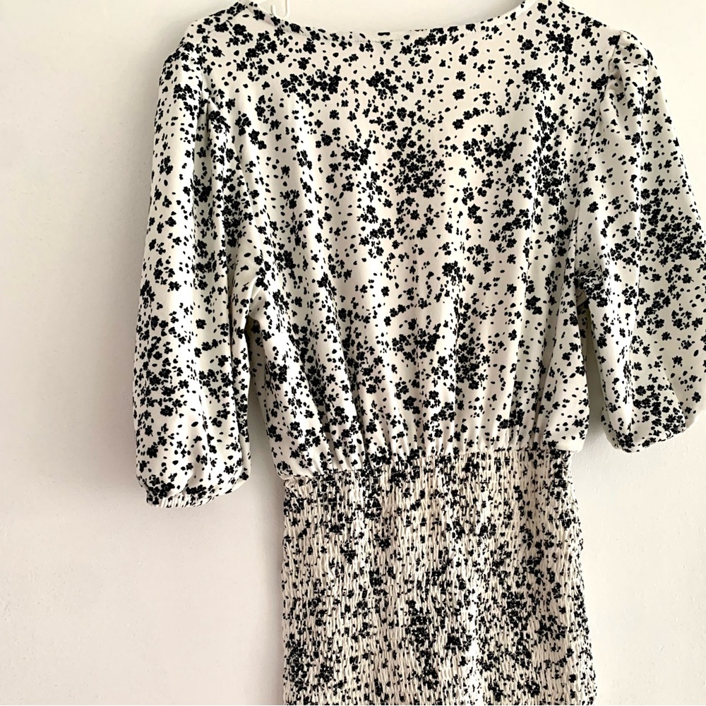 Medium Con Dress - Size Medium - Picture 2 of 2